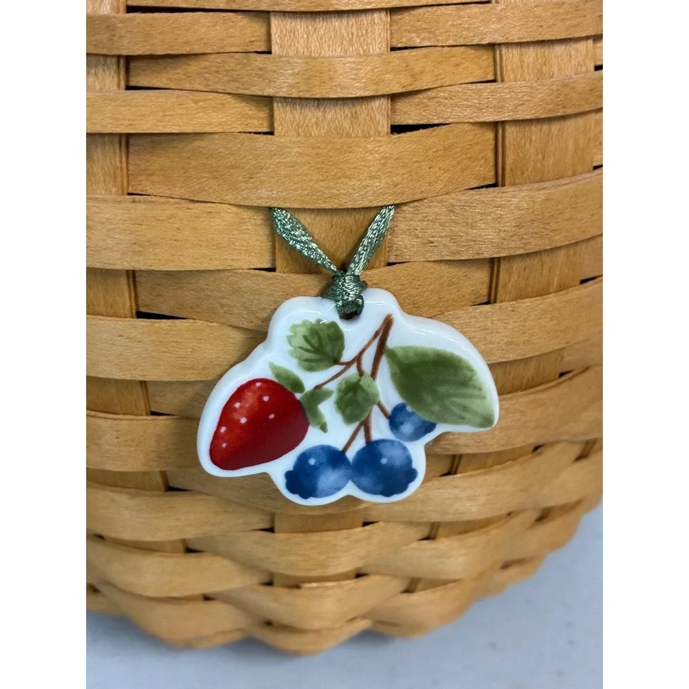 Longaberger 2005 Family Signed Basket Cranberry Liner Berry Tie-On Handmade USA
